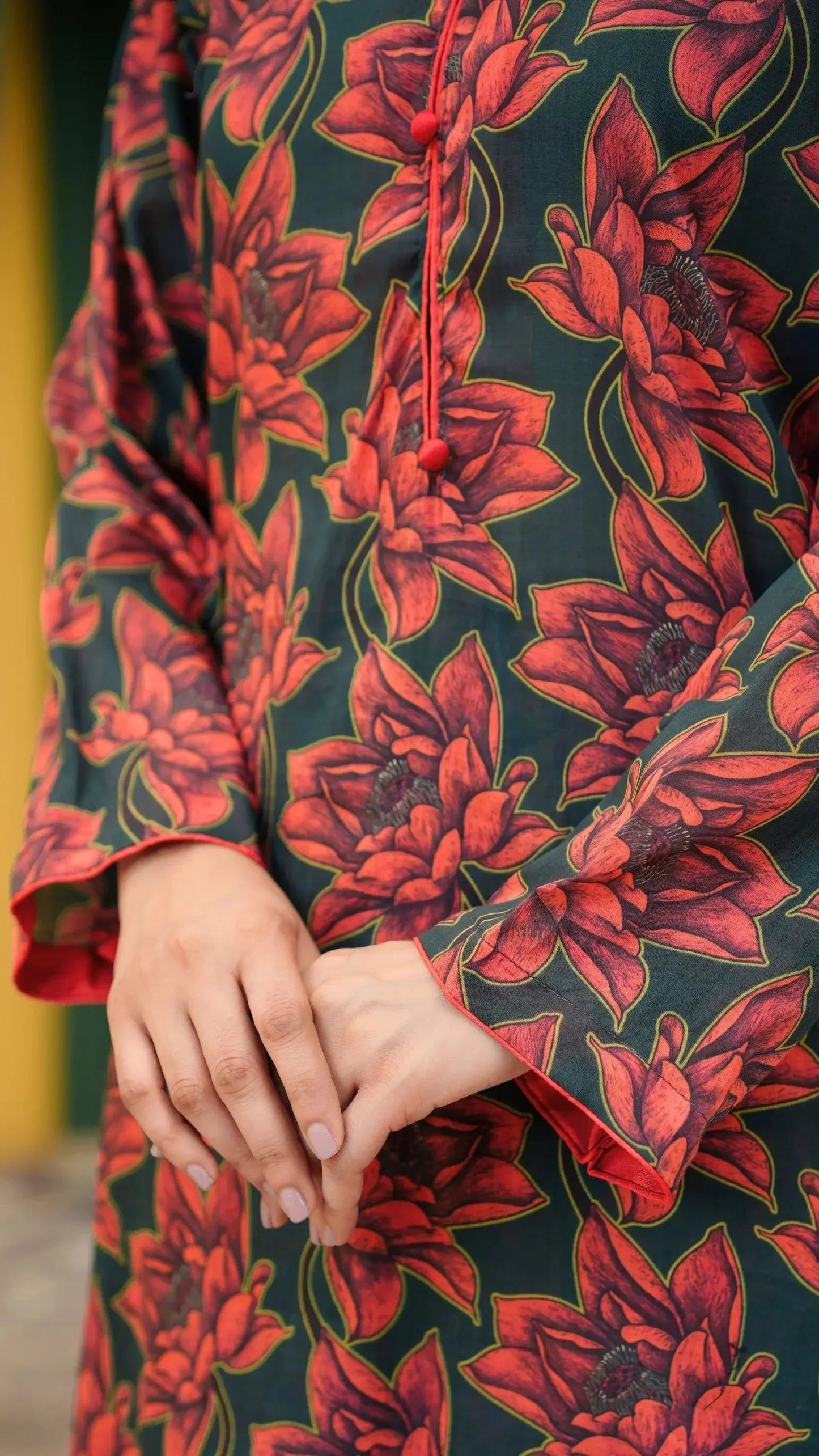 2-piece-lawn-suit-closeup-fabric - Sahraa