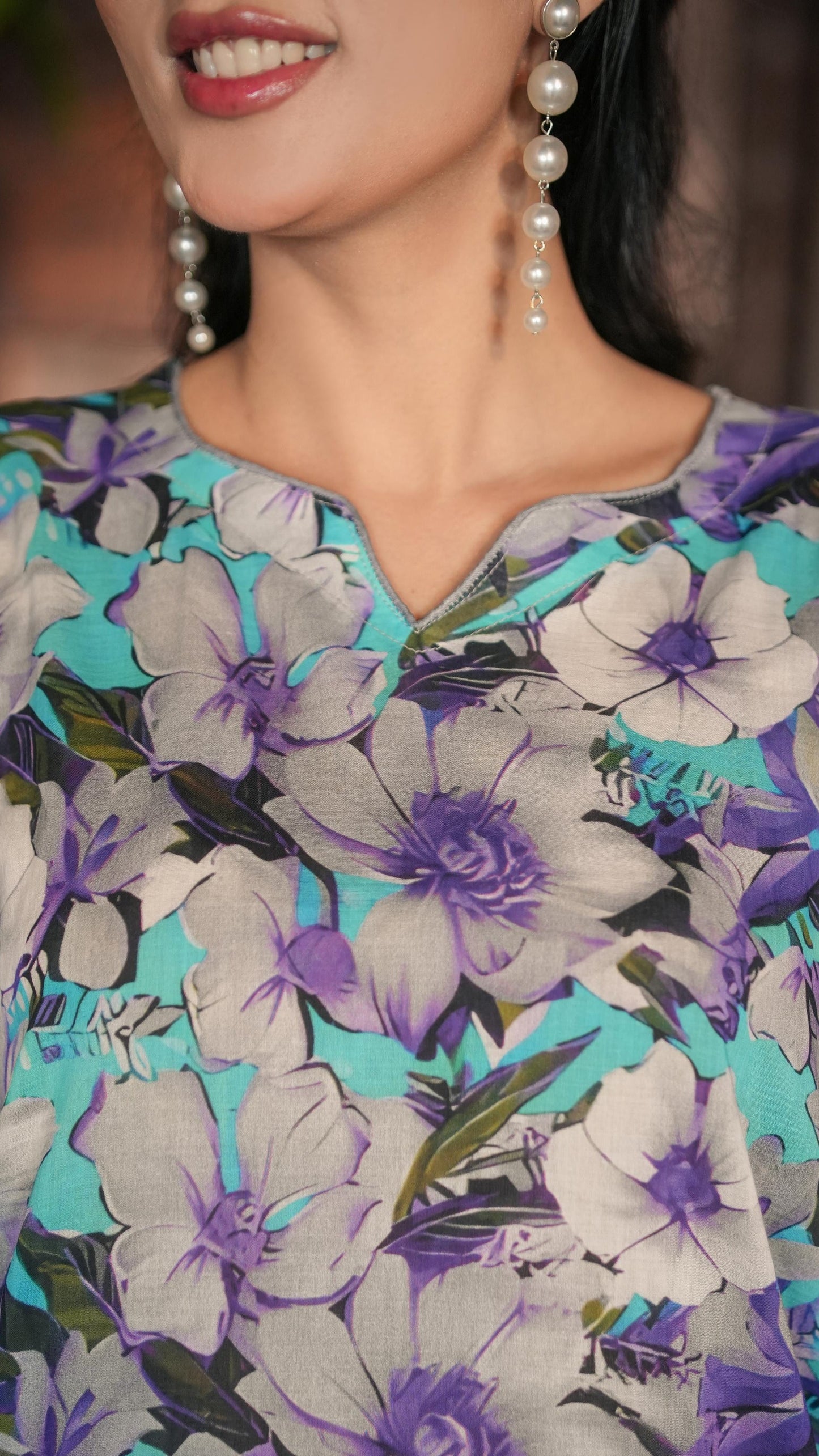 breathable_lawn_fabric_2_piece_suit_for_summer_Pakistan_neck_line - Sahraa