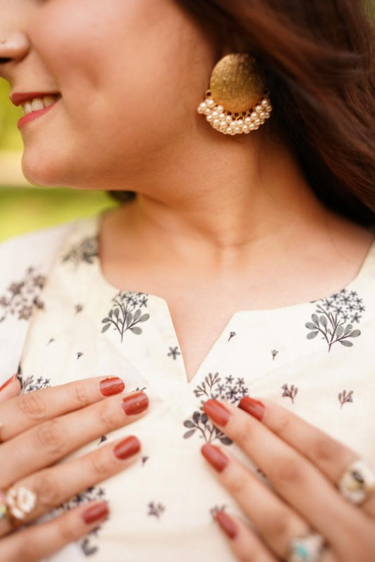 Cream 3 piece stitched lawn suit back view with chiffon dupatta – Sahraa
