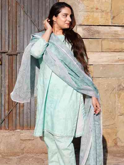 model wearing printed lawn 3_ piece stitched suit Pakistan