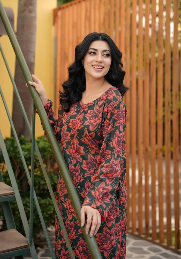 summer lawn suit 2 piece pakistan red  Sahraa